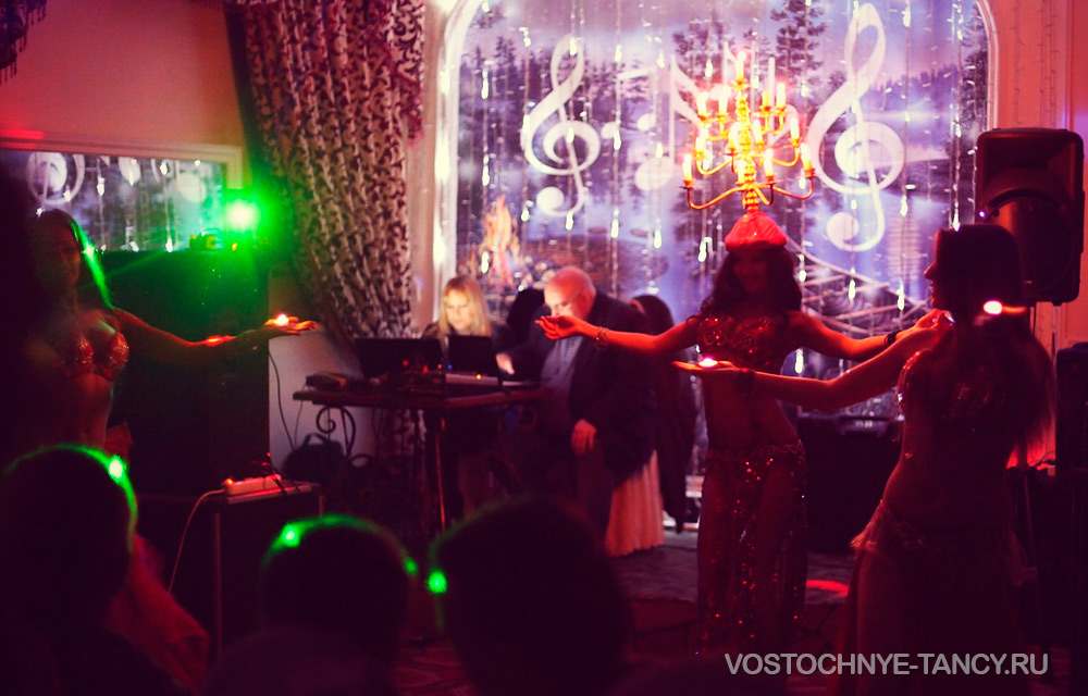 восточные танцы с канделябром